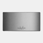 ブラシ仕上げメタルグレーエレガントデザインモノグラム デスクマット (正面)