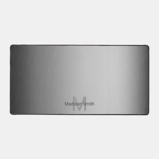 ブラシ仕上げメタルグレーエレガントデザインモノグラム デスクマット (正面)