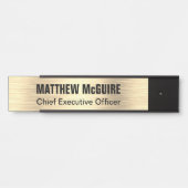 ブラシ仕上げライト金ゴールドルックオフィス サインプレート (正面)