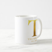 ブラシ仕上げ金属金ゴールドモノグラムT コーヒーマグカップ (正面右)