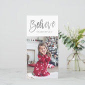 ブラシ仕上げ Believe シルバー ホリデー フォト カード (スタンド正面)