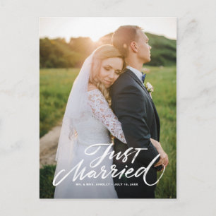 ブラシ素朴レタリングたった今結婚しました縦写真 ポストカード
