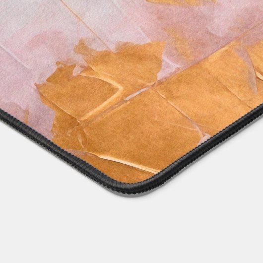 ブラシ芸術的ストロークの金ゴールドとピンク デスクマット (コーナー)