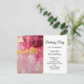 ブラシ芸術的ストローク金ゴールドとピンク誕生日 インビテーションポストカード (スタンド正面)