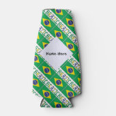 ブラジルとブラジル国旗があなたの名前で並ぶ ボトルクーラー (正面)