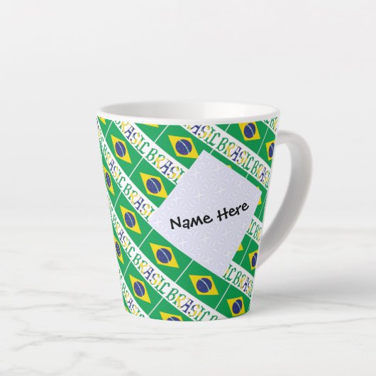 ブラジルとブラジル国旗のタイル貼りパーソナライズされた カフェラテマグ (右アングル)