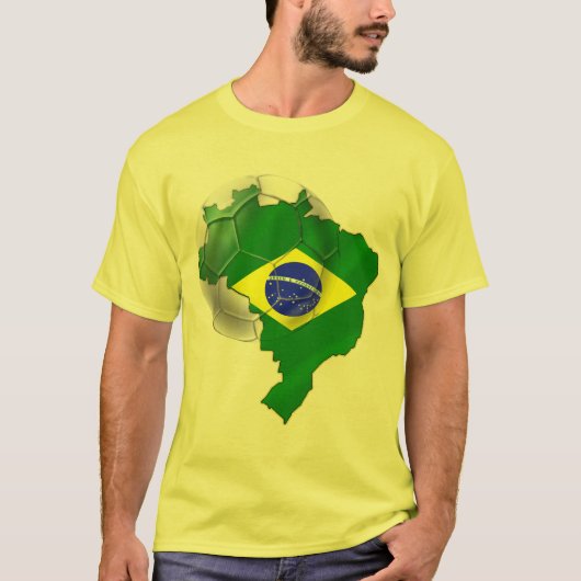 ブラジルのサッカーのティーのブラジルの旗の地図 Tシャツ (正面)