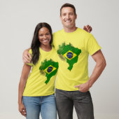ブラジルのサッカーのティーのブラジルの旗の地図 Tシャツ (ユニセックス)