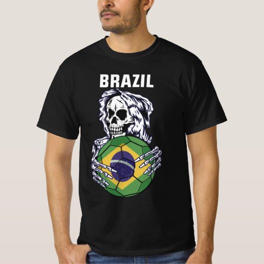 ブラジルのサッカージャージーとスカル おもしろい Tシャツ (正面)