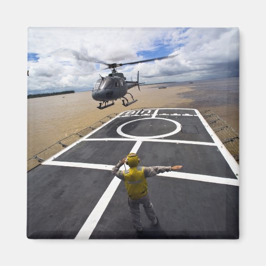 ブラジルのユーロコッパーが着陸の準備をする マグネット (正面)