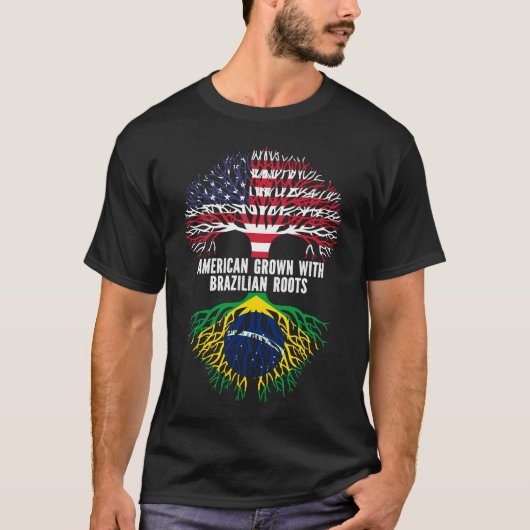 ブラジルのルーツを持つ米国国旗で育ったアメリカ人 Tシャツ (正面)