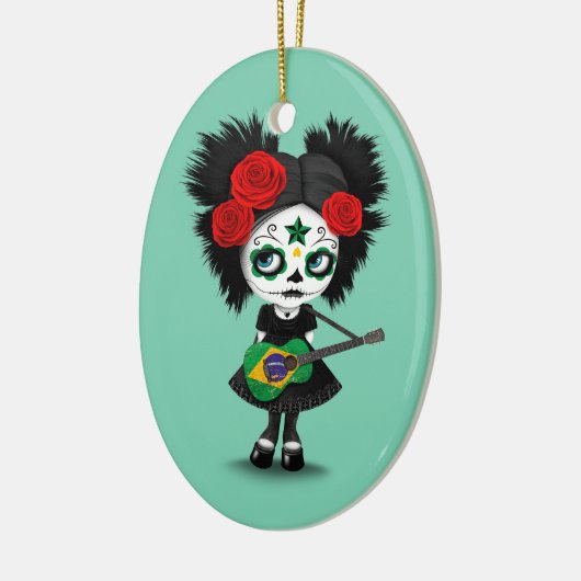 ブラジルの旗のギターを演奏している砂糖のスカルの女の子 セラミックオーナメント (左)