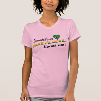 ブラジルの誰か私を愛してる! Tシャツ