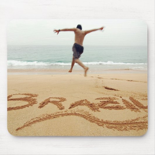 ブラジル水着を着た裸の男性 マウスパッド (正面)