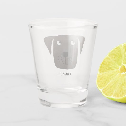 ブラックおもしろいラブラドールレトリエバードッグパーソナライズされた ショットグラス (裏面)