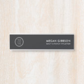 ブラックお洒落プロフェッショナルロゴ事務局 サインプレート (正面)