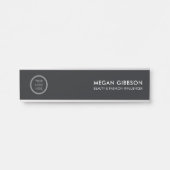 ブラックお洒落プロフェッショナルロゴ事務局 サインプレート (正面)