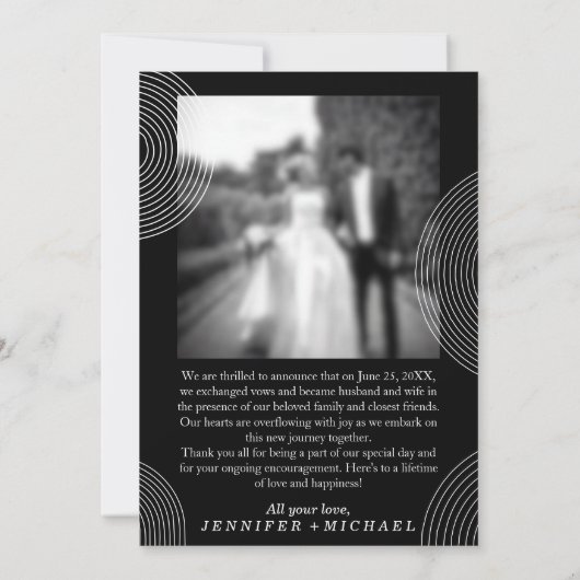 ブラックたった今結婚しましたシンプル幾何結婚の写真 招待状 (裏面)