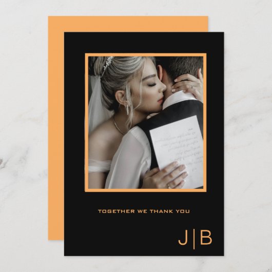 ブラックとオレンジのモノグラム ミニマル フォト サンキューカード (正面/裏面)
