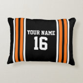 ブラックとオレンジ色のホワイトストライプズ・チーム・ジャージー アクセントクッション (裏面)