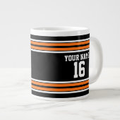 ブラックとオレンジ色のホワイトストライプズ・チーム・ジャージー ジャンボコーヒーマグカップ (正面右)