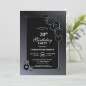 ブラックとグレーの幾何学模様の70歳の誕生日パーティー 招待状 (スタンド正面)