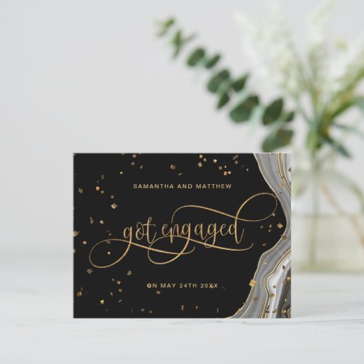 ブラックとゴールドのアゲート、婚約しました、婚約のお知らせ 案内ポストカード (スタンド正面)