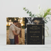 ブラックとゴールドのエレガントなシックな花の写真 ウェディング セーブザデート (スタンド正面)