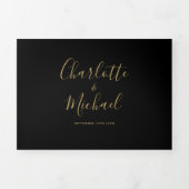 ブラックとゴールドのスクリプト ミニマリスト フォト ウェディング 三つ折り招待状 (カバー)