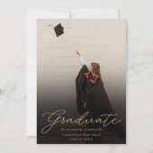 ブラックとゴールドの写真スクリプト 卒業パーティー 招待状 (正面)