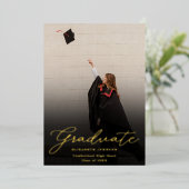 ブラックとゴールドの写真スクリプト 卒業パーティー 箔招待状 (立ち正面)
