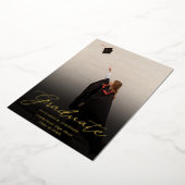 ブラックとゴールドの写真スクリプト 卒業パーティー 箔招待状 (回転した状態)