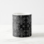 ブラックとシルバーの雪の結晶 クリスマスマグ コーヒーマグカップ (中央)