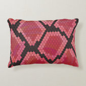 ブラックとレッドのヘビのプリント アクセントクッション (正面)