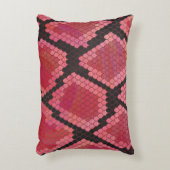 ブラックとレッドのヘビのプリント アクセントクッション (正面(垂直))