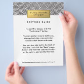 ブラックと金ゴールドフェイクフォイルのシェブロンパターン チラシ (手)