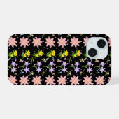 ブラックにピンクとイエローの春の花柄 - i iPhone 15ケース (裏面横)