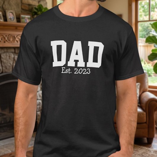ブラックに白文字でDad Established Tシャツ