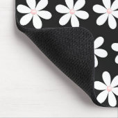 ブラックのデイジーにピンクの真珠 マウスパッド (コーナー)