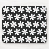 ブラックのデイジーにピンクの真珠 マウスパッド (正面)
