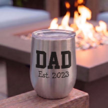 ブラックのボールドステンレススチール文字で"Dad Established"