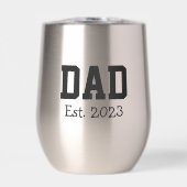 ブラックのボールドステンレススチール文字で"Dad Established" (正面)