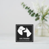 ブラックのミニマリストドッグシルエット – ドッグトレーナー スクエア名刺 (スタンド正面)