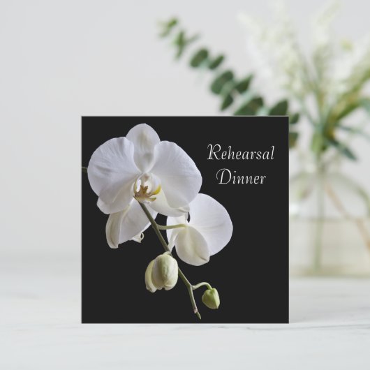 ブラックのリハーサル結婚ディナーに白の蘭 招待状 (スタンド正面)