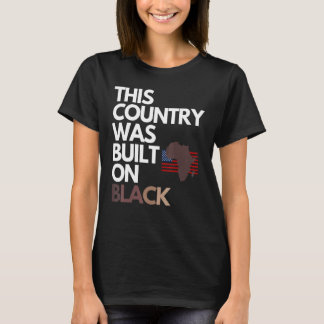 ブラックの独立記念日に築かれた Tシャツ