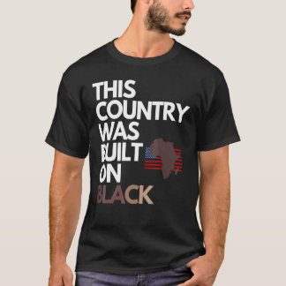 ブラックの独立記念日に築かれた Tシャツ
