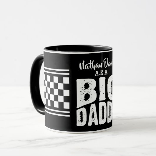 ブラックの背景に白文字でお名前入りBig Daddy マグカップ (正面左)