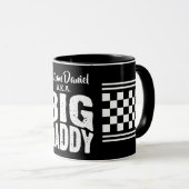 ブラックの背景に白文字でお名前入りBig Daddy マグカップ (正面右)