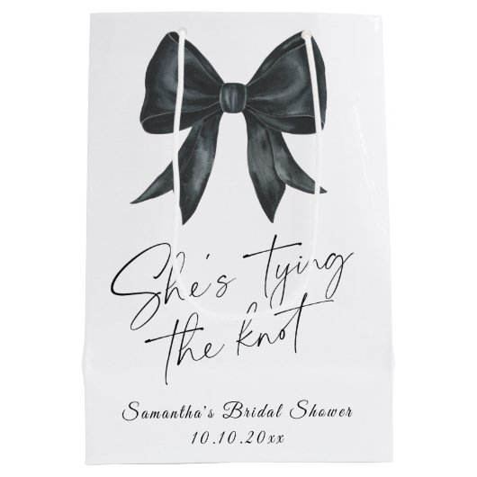 ブラックの蝶ネクタイ 彼女の結婚式 結婚前のお祝い ミディアムペーパーバッグ (裏面)