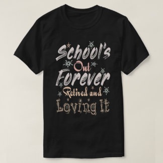 ブラックの「学校は永久に終わり、退職して幸せ」デザイン Tシャツ
